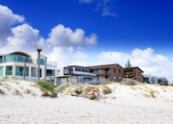 Beach Real Estate, Photo: Amarosy/123RF