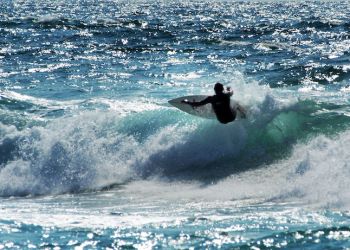 Surfer wave