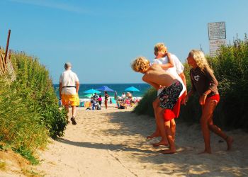 People walking up the sandy path to Ditch Plains beach in Montauk