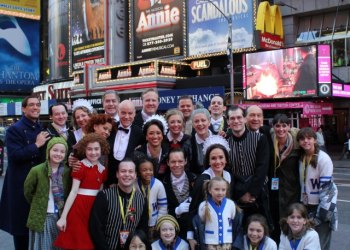 Cast of Broadway play Annie