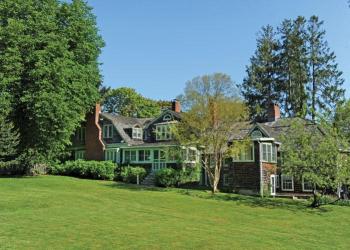 Kate Spade's House at 9 Studio Lane in Southampton