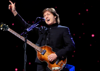 PaulMcCartney performing in St. Louis, photo from gallery on www.paulmccartney.com