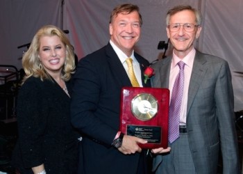 Rita Crosby, Nationally syndicated TV Host, served as Master of Ceremonies, Samuel L. Stanley Jr., MD, Stony Brook University President, presented with the Distinguished Leadership Award, and Kenneth Kaushansky, MD, Senior Vice President, Health Sciences, and Dean, Stony Brook University School of Medicine.