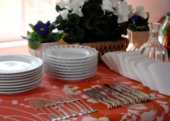 Victoria Amory tablesetting