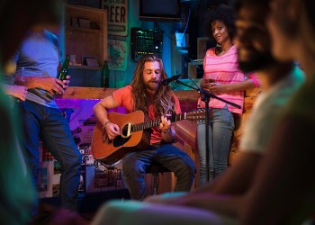 Who doesn't enjoy a little music with dinner? Photo: iStock.com