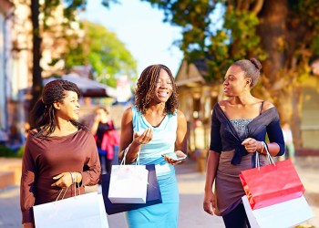 Shop like every day is a holiday, Photo: Olesia Bilkei/123RF