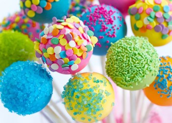 A rainbow of cake pops (aka high-end lollipops), Photo: Ruth Black/123RF