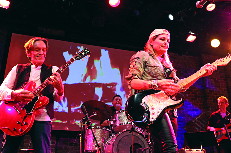 Special guest G.E. Smith and Nancy Atlas, Photo: Barbara Lassen