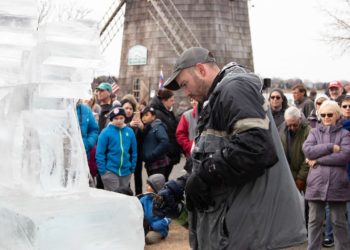 Rich Daly finishing the live ice carving demo