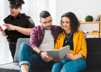 Hamptons Police ticket couple for reading instead of watching the State of the Union