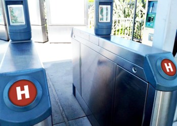 Hamptons Subway's new push bar-less turnstile