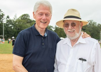 Dan Rattiner and Bill Clinton at the 2019 Artists & Writers Game