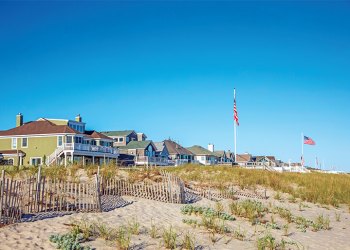 The iconic Dune Road in Westhampton Beach, Photo: Barbara Lassen