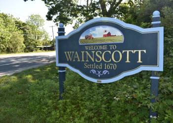 Wainscott sign