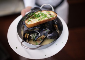 Food-Bevsteamed-mussels2_almondLM-copy