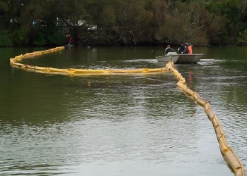 A mobile harvester system to filter algae out of the water has been installed in Southampton Village’s Lake Agawam. Independent/Courtesy Gov. Andrew Cuomo’s office