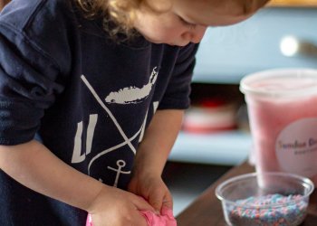 Sundae Donuts DIY kits are fun (and delicious) for the whole family.