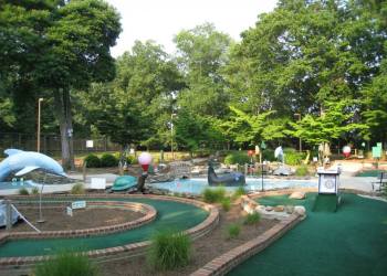 Whale's Tale mini golf course is full of family fun with your kids