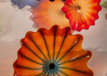 Dale Chihuly glass Fiori at Hampton Synagogue, as featured on the July 1, 2022 cover (uncropped)