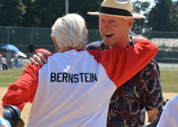 Carl Bernstein and President Bill Clinton at the 2002 Artists & Writers Game