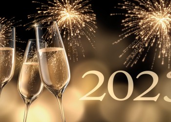 2023 - New year's eve composition with champagne glasses and fireworks - 3D illustration