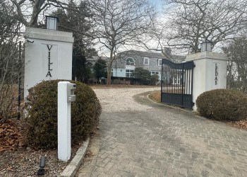 Federal authorities plan to seize a sanctioned Russian oligarch Southampton mansion