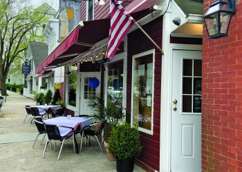 Il Capuccino in Sag Harbor, with its alley door on right