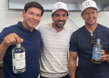 L. to R.: Flecha Azul Tequila cofounder Aron Marquez, EHP Resort & Marina Partner Piero Zangarini and actor Mark Wahlberg at Si Si on Sunday, June 11, 2023