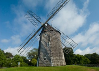 The old Hook Windmill in East Hampton can stay