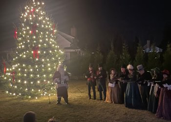 Canoe Place held a festive tree lighting on Friday, December 1 in Hampton Bays