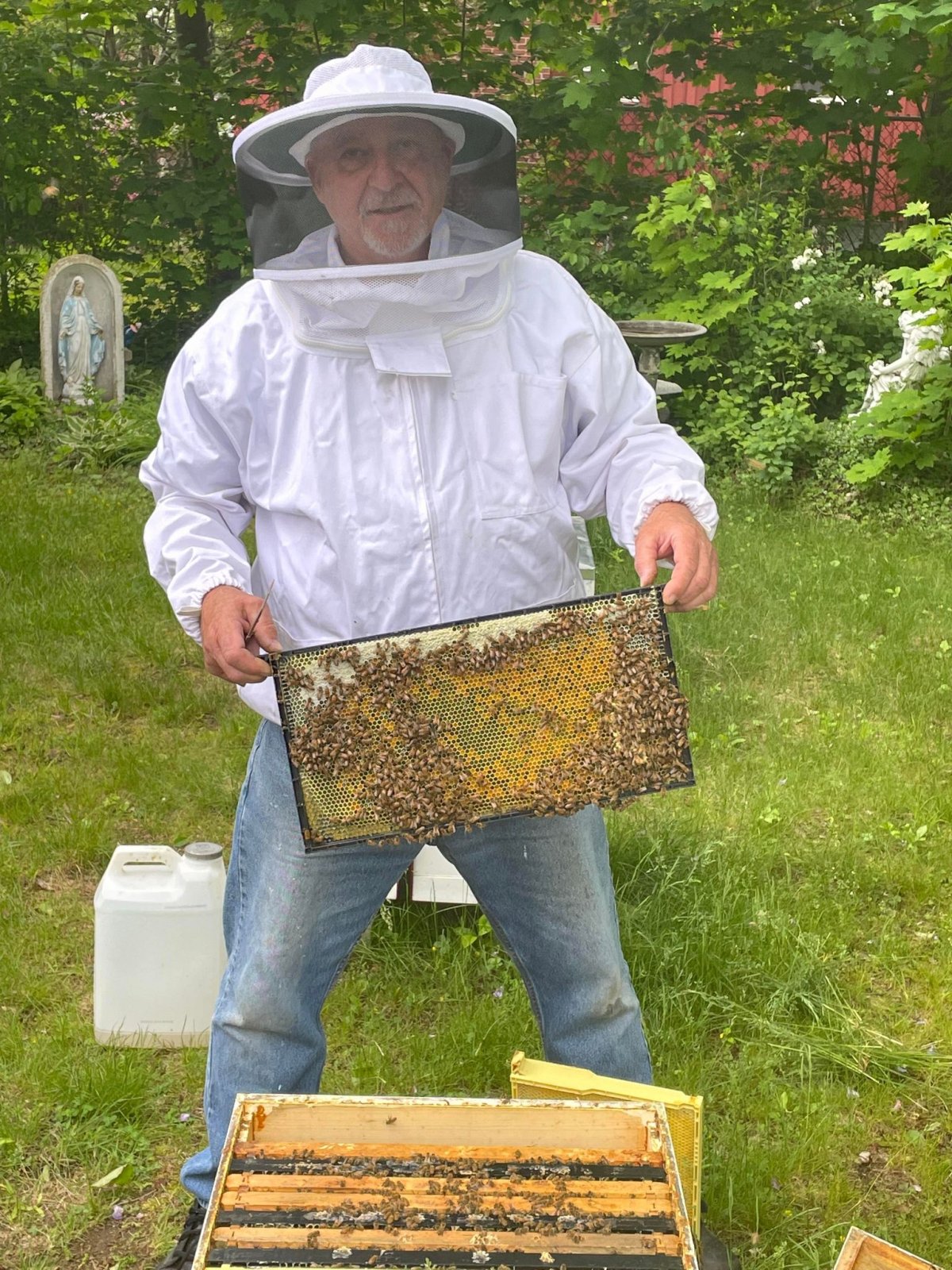 Beekeeper Tom Santorelli