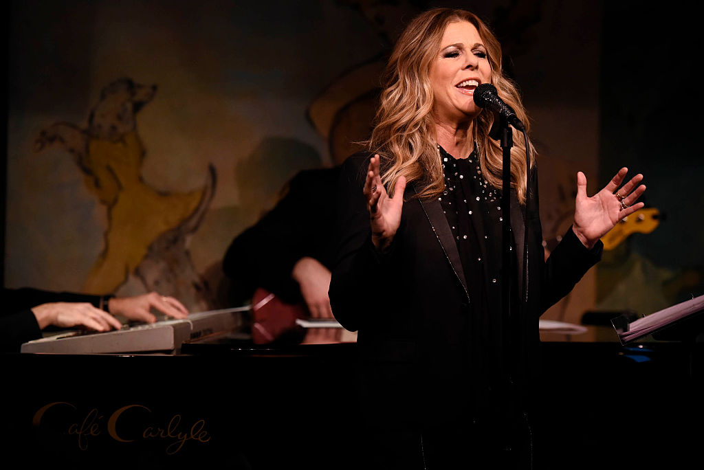 Rita Wilson performing at Cafe Carlyle in 2016