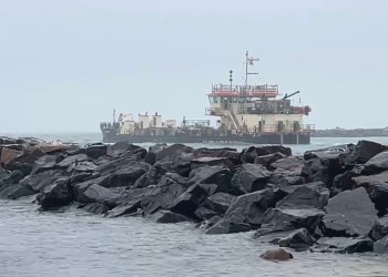 Dredge Murden at Montauk Inlet