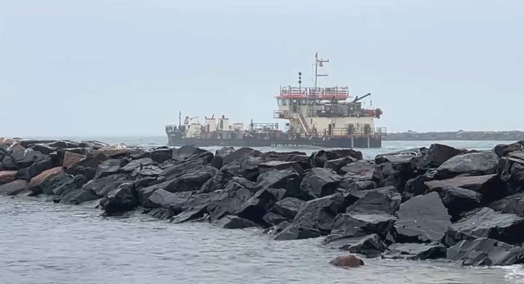 Dredge Murden at Montauk Inlet