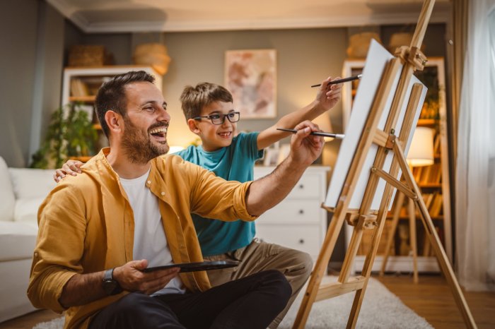 Make your kids the next great artists of the Hamptons by taking them to painting classes this weekend.