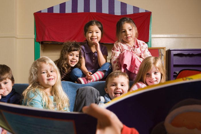 Need something to do this weekend? Take your kids to the library for story time.